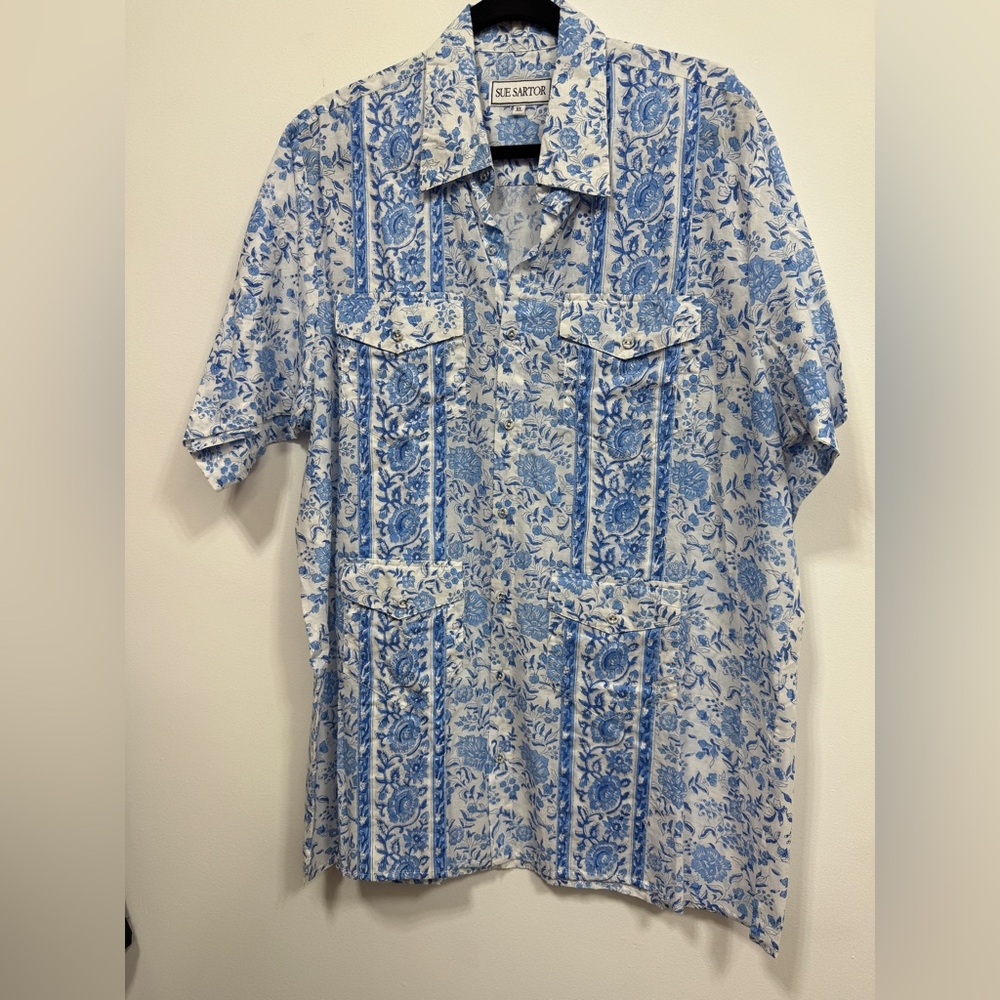 Sue Sartor men's shirt size XL short sleeve